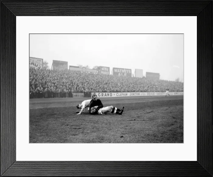 Framed Print : English League Division one match between Fulham and Portsmouth at Fulhams ground