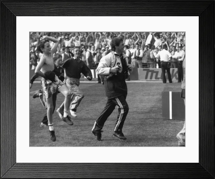 Framed Print : Liverpool FC player Kenny Dalglish celebrates victory against Everton in the FA Cup final Framed Print : Liverpool FC player Kenny Dalglish celebrates victory against Everton in the FA Cup final