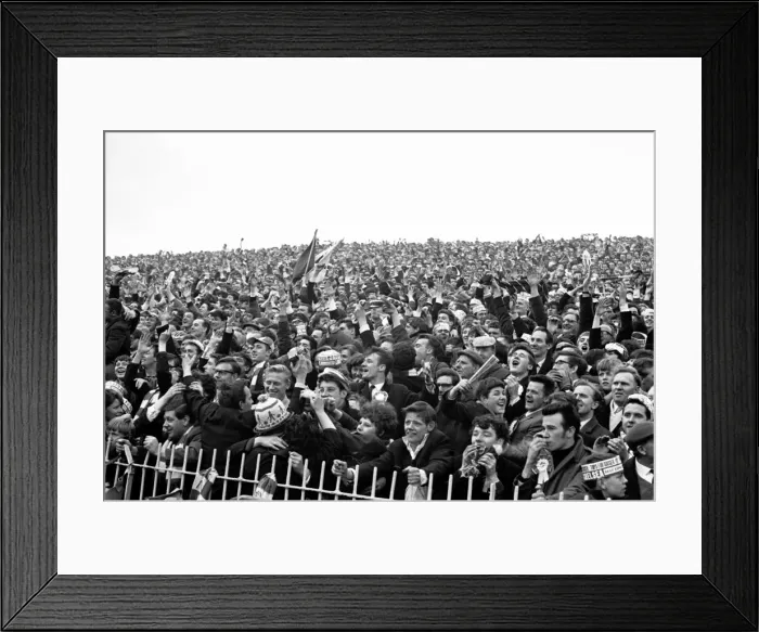 Framed Print : FA Cup Semi Final match at Villa Park. Liverpool 2 v Chelsea 0 Framed Print : FA Cup Semi Final match at Villa Park. Liverpool 2 v Chelsea 0