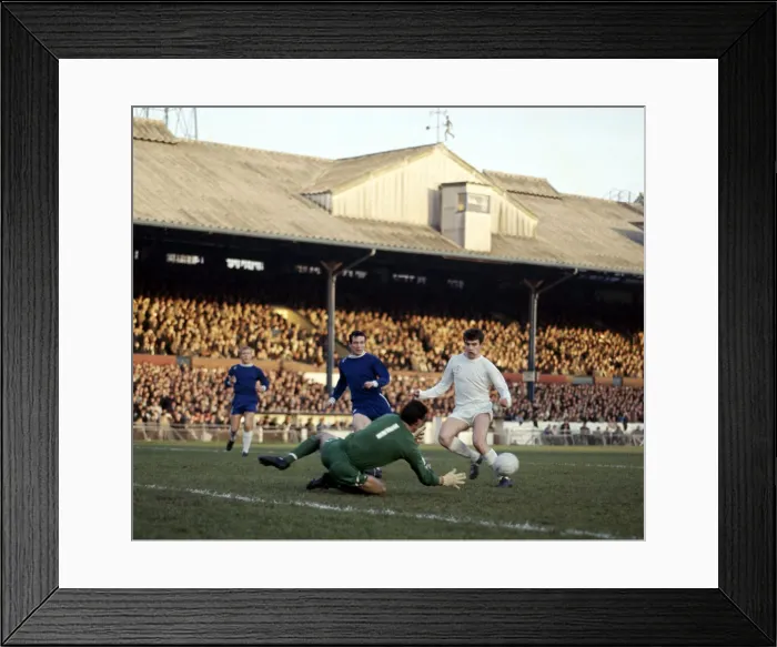 Framed Print : English League Division One match at Stamford Bridge Chelsea 1 v Leeds United 0 Framed Print : English League Division One match at Stamford Bridge Chelsea 1 v Leeds United 0