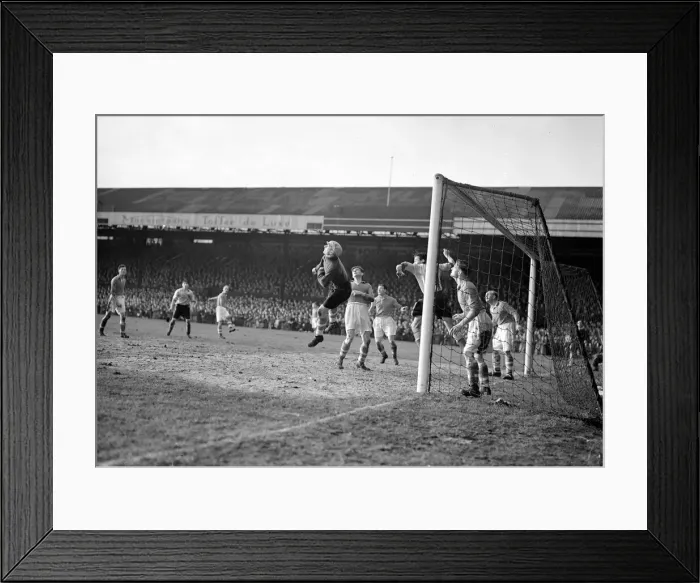Framed Print : FA Cup Third Round match at Carrow Road. Norwich City 3 v Liverpool 1 Framed Print : FA Cup Third Round match at Carrow Road. Norwich City 3 v Liverpool 1
