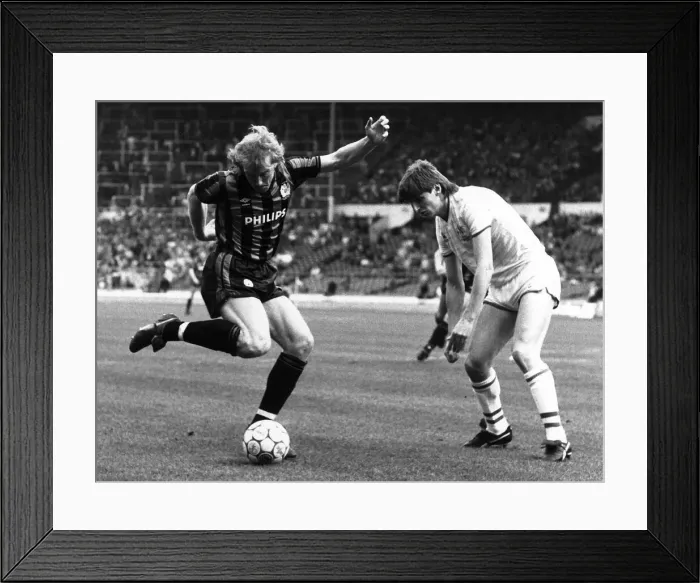 Framed Print : Mark Lillis of Manchester City and Colin Pates Chelsea 1986
