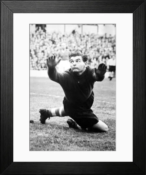 Framed Print : English League Division One match at White Hart Lane. Tottenham Hotspur 3 v Framed Print : English League Division One match at White Hart Lane. Tottenham Hotspur 3 v
