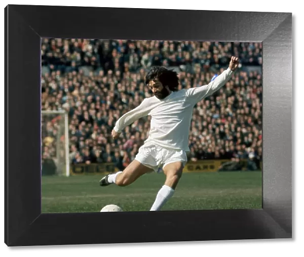 Manchester United footballer George Best in action April 1971