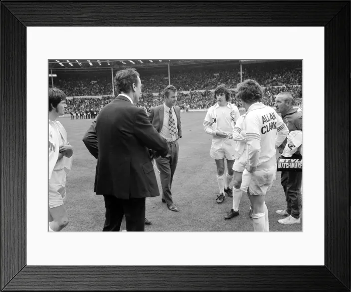 Framed Print : FA Charity Shield. Leeds 1 v. Liverpool 1. Liverpool won 6-5 on penalties Framed Print : FA Charity Shield. Leeds 1 v. Liverpool 1. Liverpool won 6-5 on penalties