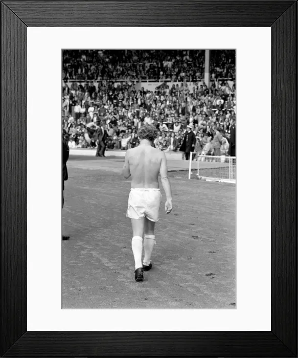 Framed Print : F. A. Charity Shield. Leeds United (1) v. Liverpool (1), Liverpool win 6-5 on Penalties Framed Print : F. A. Charity Shield. Leeds United (1) v. Liverpool (1), Liverpool win 6-5 on Penalties