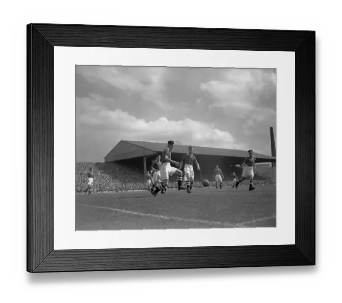 Framed Print : Manchester United v Chelsea. Division One football season 1952 / 53 Framed Print : Manchester United v Chelsea. Division One football season 1952 / 53