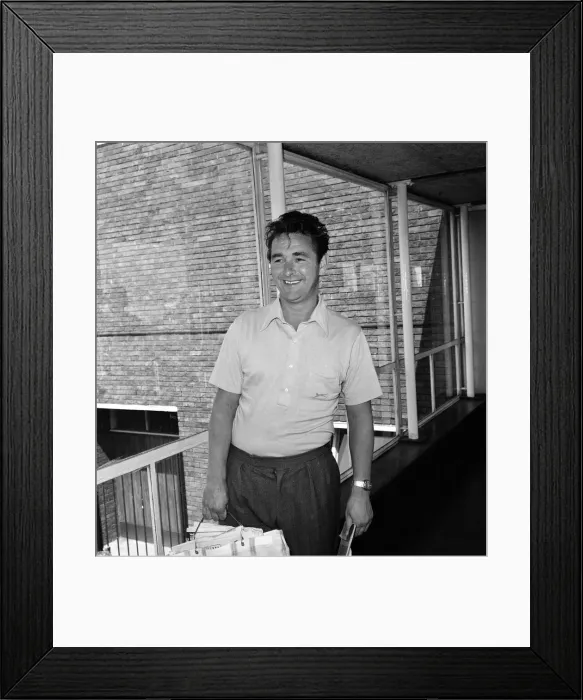 Framed Print : Football manager Brian Clough returns from Palma before starting his new job as manager Framed Print : Football manager Brian Clough returns from Palma before starting his new job as manager