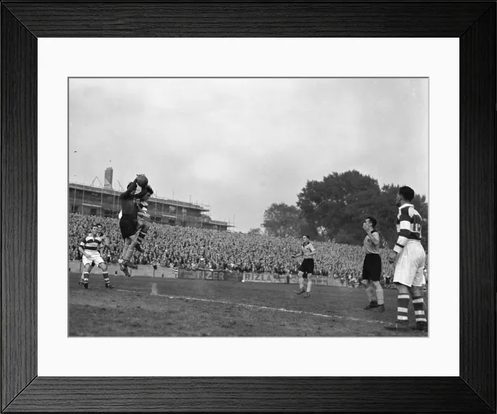Framed Print : Hull City goal keeper seen here in a goal mouth melee, denies Queens Park Rangers striker Framed Print : Hull City goal keeper seen here in a goal mouth melee, denies Queens Park Rangers striker
