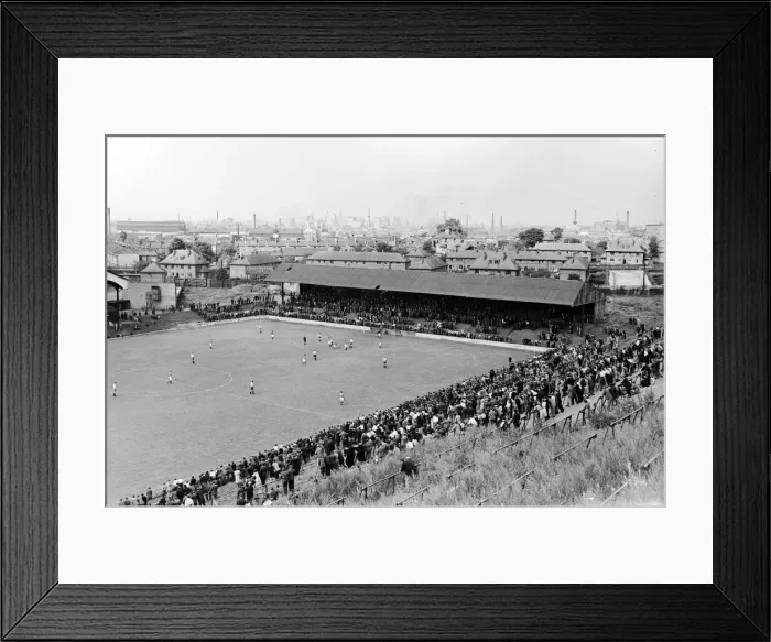 Framed Print : A wartime football match between Charlton Athletic and Reading Football Clubs