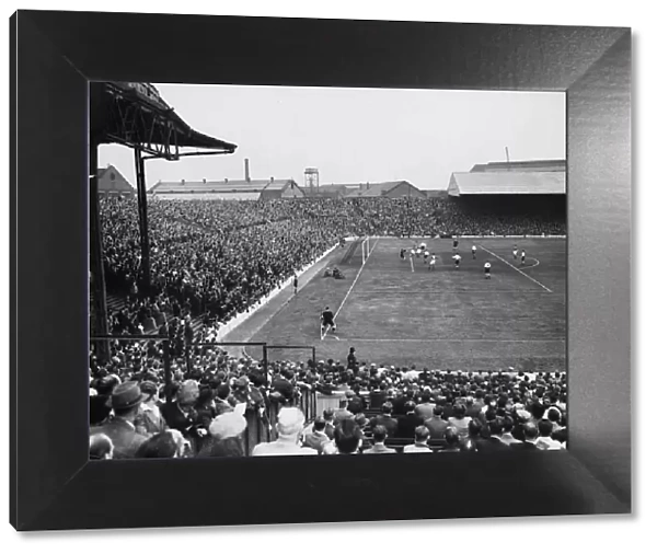 Manchester United v Bolton. Manchester United return to Old Trafford August 1949