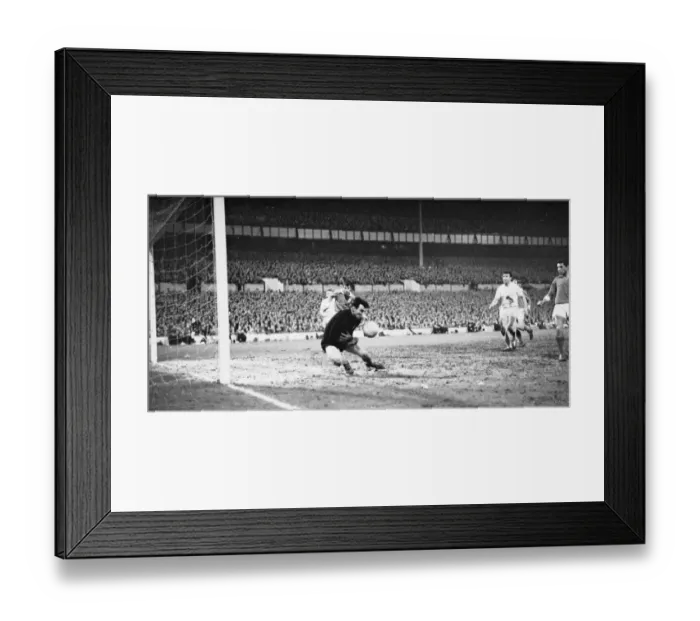 Framed Print : 1961  /  62 Season Euroapan Fairs Cup Tottenham Hotspur v Benfica