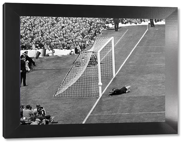 Football World Cup 1966 23 July 1966 West Germany v Russia Yashin