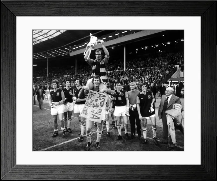 Framed Print : 1975 League Cup Final at Wembley Stadium. Aston Villa 1 v Norwich City 0 Framed Print : 1975 League Cup Final at Wembley Stadium. Aston Villa 1 v Norwich City 0