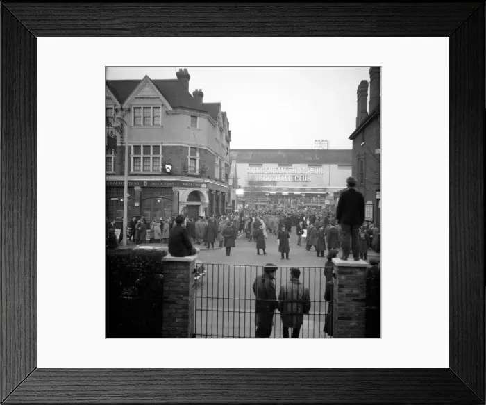 Framed Print : 1961  /  62 Season European Fairs Cup Tottenham Hotspur v Benfica