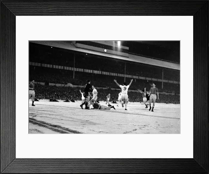Framed Print : European Fairs Cup. Tottenham Hotspur 2 v. Benfica 1. First Leg at White Hart Lane Framed Print : European Fairs Cup. Tottenham Hotspur 2 v. Benfica 1. First Leg at White Hart Lane