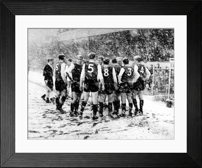 Framed Print : Sheffield Wednesday players gather on the side line at Highbury during their match Framed Print : Sheffield Wednesday players gather on the side line at Highbury during their match