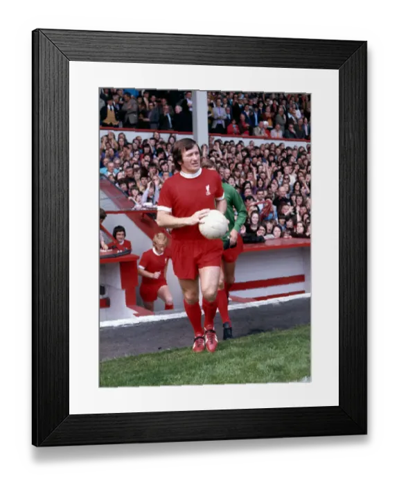 Framed Print : Liverpool footballer Tommy Smith waks on to the pitch before a league division one match
