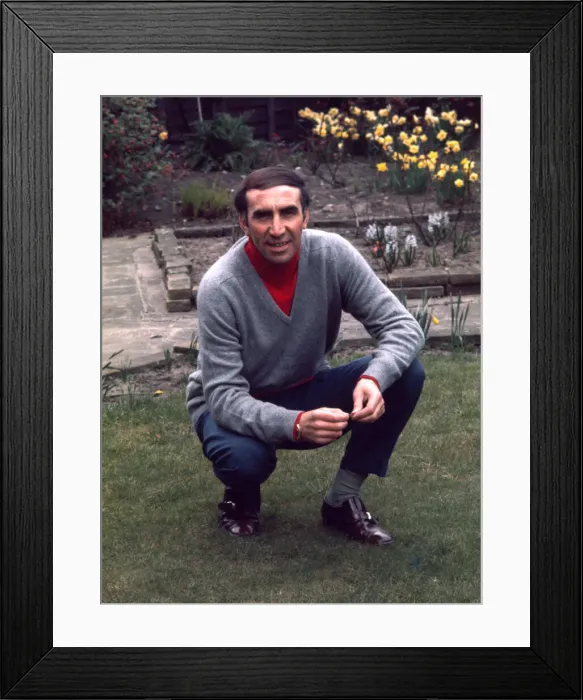 Framed Print : Sunderland manager Bob Stokoe poses in the back garden of his home 1973 Framed Print : Sunderland manager Bob Stokoe poses in the back garden of his home 1973