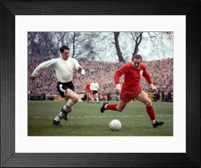 Framed Print : English League Division One match at Craven Cottage Fulham 2 v Liverpool 2 Framed Print : English League Division One match at Craven Cottage Fulham 2 v Liverpool 2