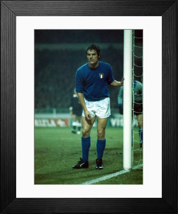 Framed Print : International friendly football match at Wembley Stadium England 0 v Italy 1 Framed Print : International friendly football match at Wembley Stadium England 0 v Italy 1