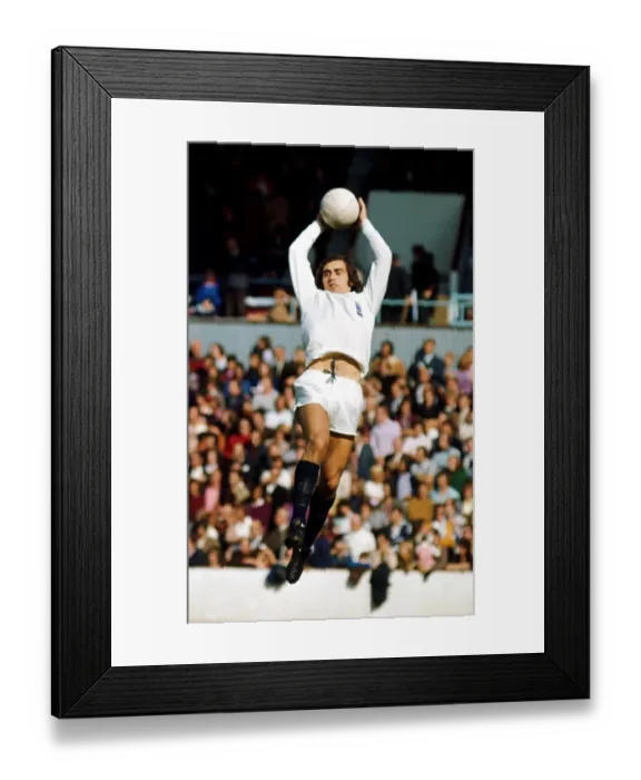 Framed Print : English League Division One match at Upton Park West Ham 1 v Leicester City 1 Framed Print : English League Division One match at Upton Park West Ham 1 v Leicester City 1