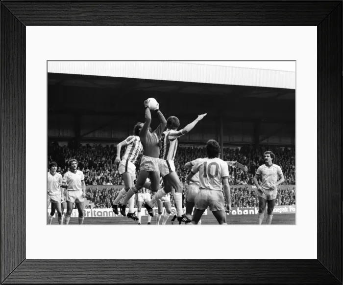 Framed Print : English League Division One match. Stoke City 1 v Liverpool 1. October 1982 MF09-05-079