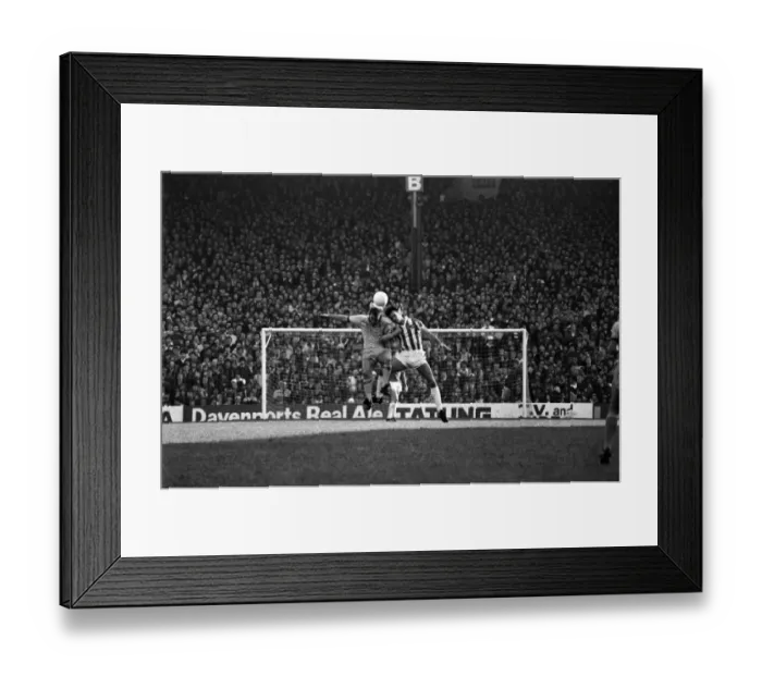 Framed Print : English League Division One match. Stoke City 1 v Liverpool 1. October 1982 MF09-05-120