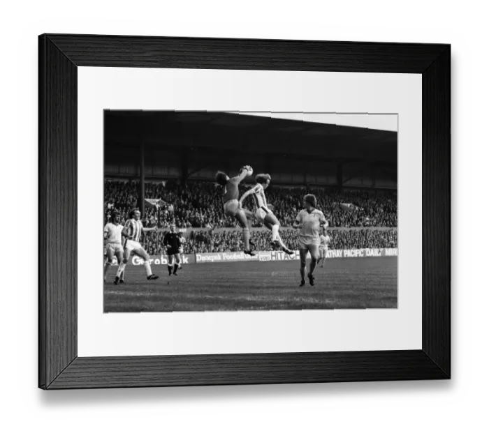 Framed Print : English League Division One match. Stoke City 1 v Liverpool 1. October 1982 MF09-05-077