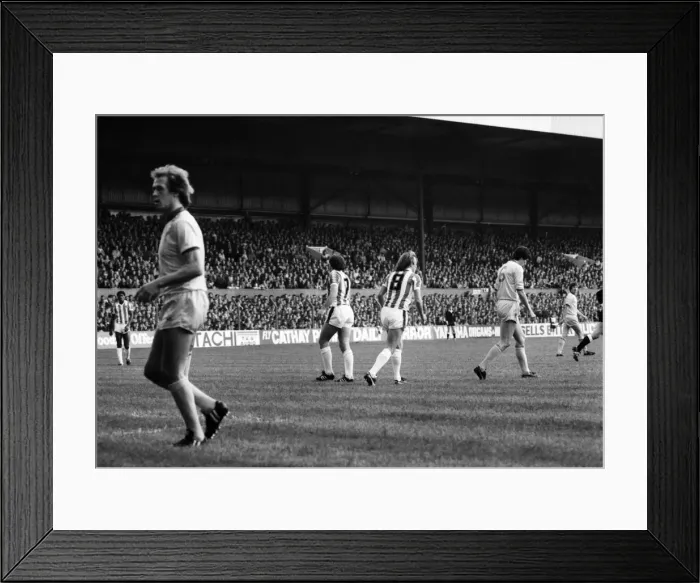 Framed Print : English League Division One match. Stoke City 1 v Liverpool 1. October 1982 MF09-05-088