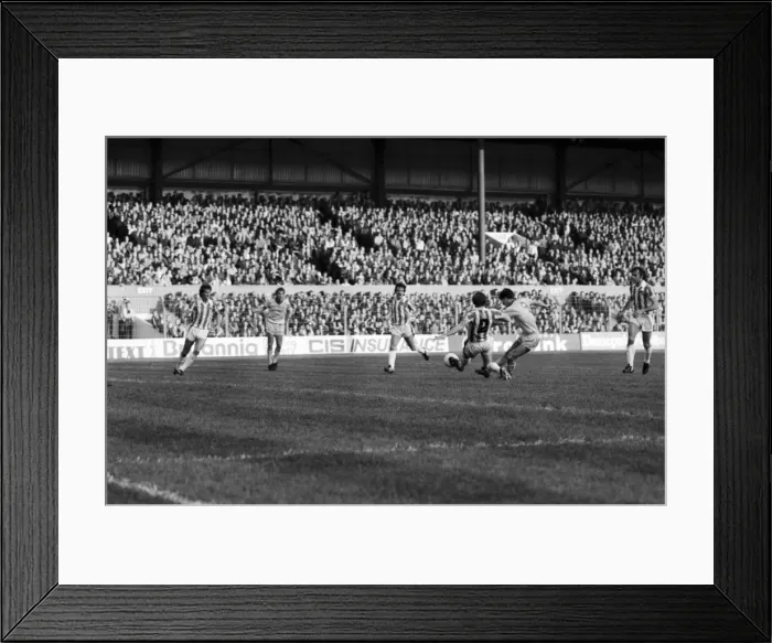 Framed Print : English League Division One match. Stoke City 1 v Liverpool 1. October 1982 MF09-05-097 Framed Print : English League Division One match. Stoke City 1 v Liverpool 1. October 1982 MF09-05-097