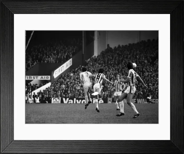 Framed Print : English League Division One match. Stoke City 1 v Liverpool 1. October 1982 MF09-05-048