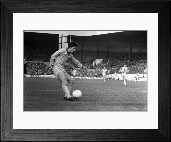 Framed Print : English League Division One match. Stoke City 1 v Liverpool 1