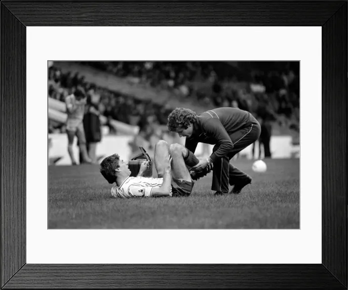 Framed Print : English League Division One match at Maine Road. Manchester City 2 v Sunderland 2 Framed Print : English League Division One match at Maine Road. Manchester City 2 v Sunderland 2