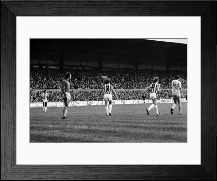 Framed Print : English League Division One match. Stoke City 1 v Liverpool 1. October 1982 MF09-05-087 Framed Print : English League Division One match. Stoke City 1 v Liverpool 1. October 1982 MF09-05-087