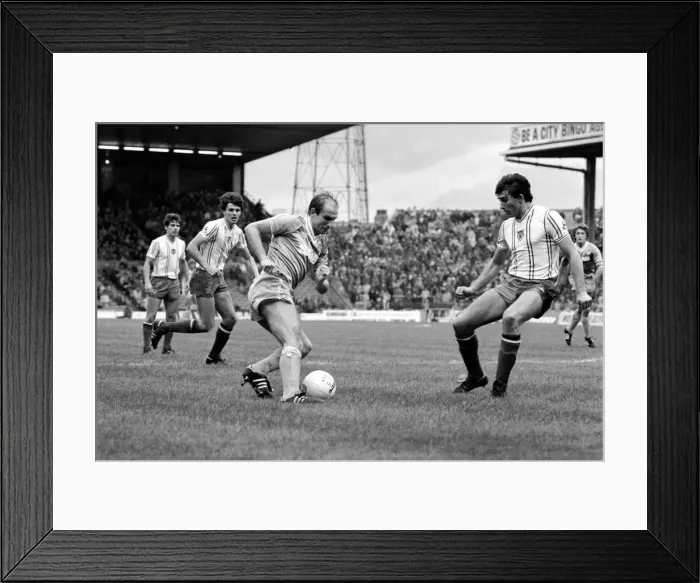 Framed Print : English League Division One match at Maine Road. Manchester City 2 v Sunderland 2