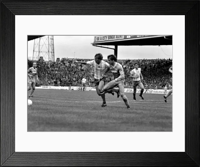 Framed Print : English League Division One match at Maine Road. Manchester City 2 v Sunderland 2 Framed Print : English League Division One match at Maine Road. Manchester City 2 v Sunderland 2
