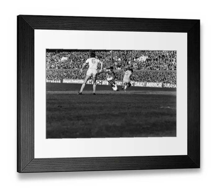 Framed Print : English League Division One match. Stoke City 1 v Liverpool 1. October 1982 MF09-05-006
