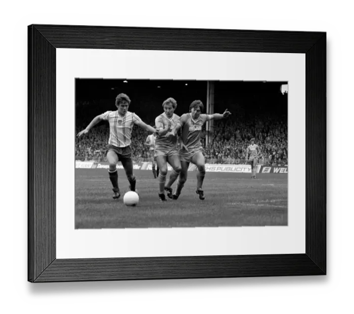 Framed Print : English League Division One match at Maine Road. Manchester City 2 v Sunderland 2 Framed Print : English League Division One match at Maine Road. Manchester City 2 v Sunderland 2