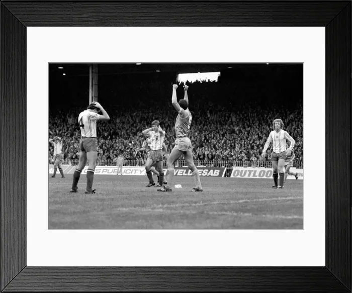 Framed Print : English League Division One match at Maine Road. Manchester City 2 v Sunderland 2