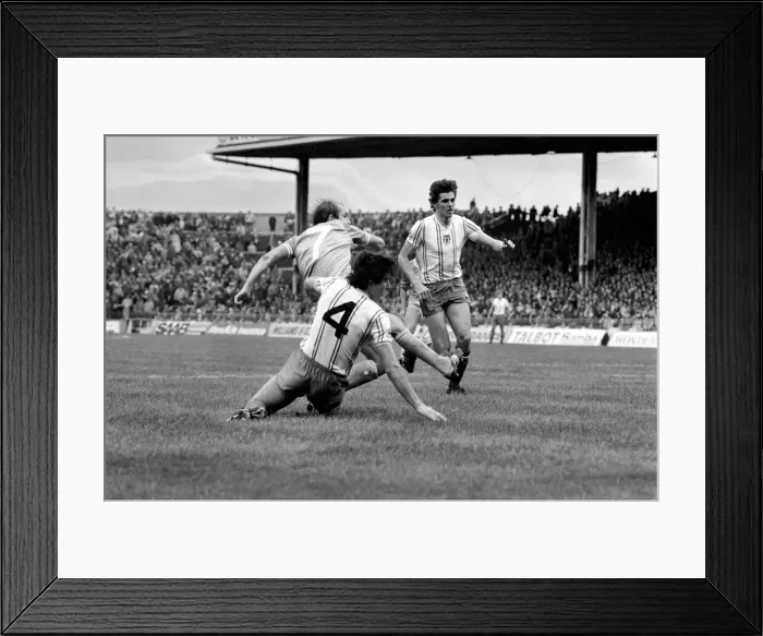 Framed Print : English League Division One match at Maine Road. Manchester City 2 v Sunderland 2 Framed Print : English League Division One match at Maine Road. Manchester City 2 v Sunderland 2