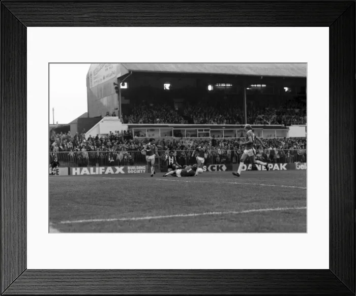 Framed Print : Oldham 2 v. Newcastle United 2. Division 2 Football October 1982 MF08-02-122 Framed Print : Oldham 2 v. Newcastle United 2. Division 2 Football October 1982 MF08-02-122