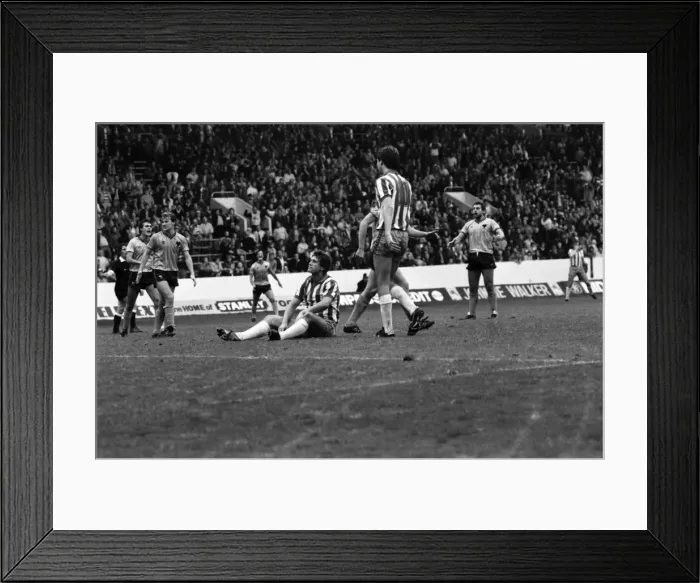 Framed Print : Sheffield Wednesday 0 v. Wolverhampton Wanderers 0. Division 2 Football