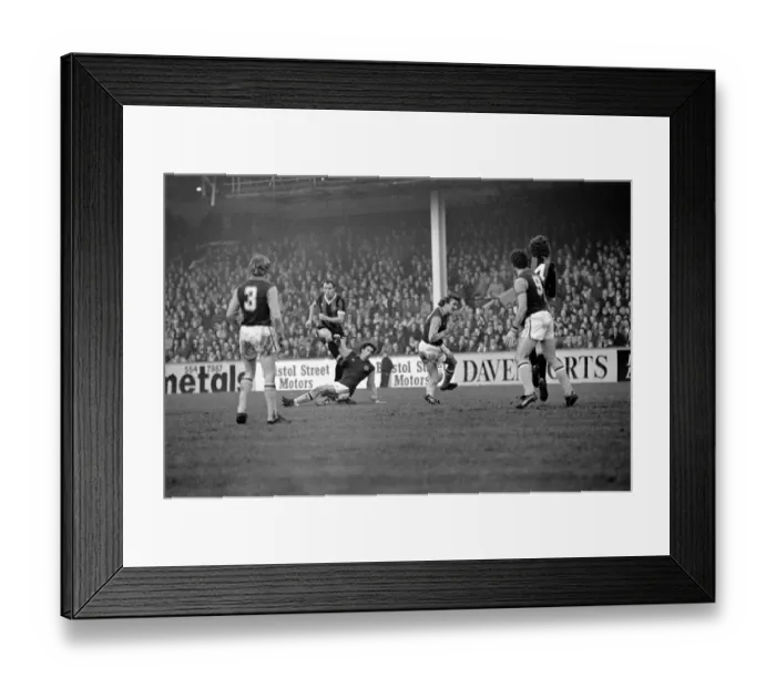 Framed Print : Aston Villa 1 v. Manchester City 0. Division One Football. January 1981 MF01-17-038