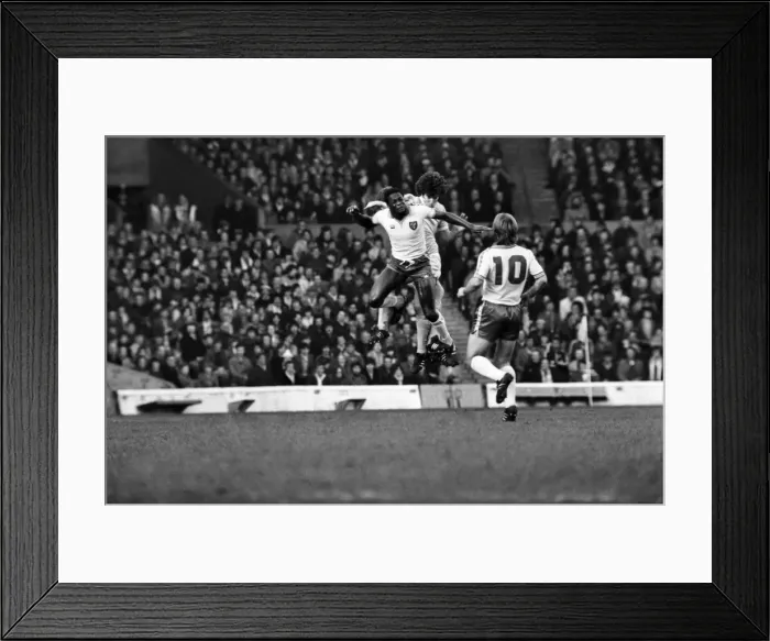 Framed Print : Manchester City 6 v. Norwich City 0. F. A Cup. January 1981 MF01-15-122