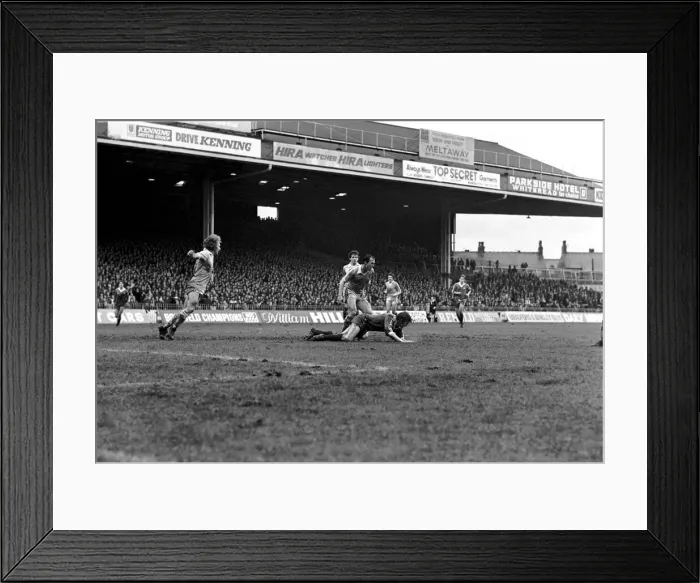 Framed Print : Manchester City 3 v. Middlesbrough 2. Division One Football. January 1981 MF01-13-140