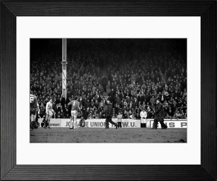 Framed Print : Manchester City 3 v. Middlesbrough 2. Division One Football. January 1981 MF01-13-100