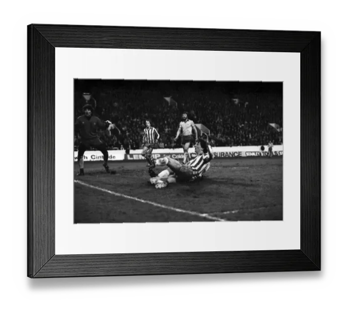Framed Print : Sheffield Wednesday 0 v. Chelsea 0. Division Two Football. January 1981 MF01-08-009 Framed Print : Sheffield Wednesday 0 v. Chelsea 0. Division Two Football. January 1981 MF01-08-009