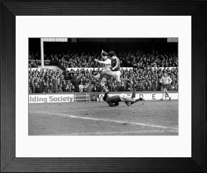 Framed Print : Everton 1 v. Arsenal 2. Division One Football. January 1981 MF01-06-007 Framed Print : Everton 1 v. Arsenal 2. Division One Football. January 1981 MF01-06-007