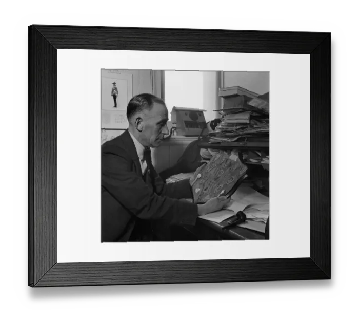 Framed Print : Portsmouth football club. Bob Jackson, Manager. March 1949 O17178-001